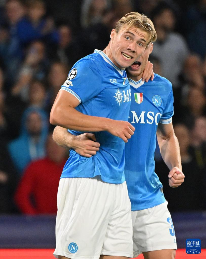 九游体育app包含从那不勒斯再遭质疑备战社区盾到集结日国际米兰调整名单以备葡超，AC米兰围绕英超篮板制胜的词条